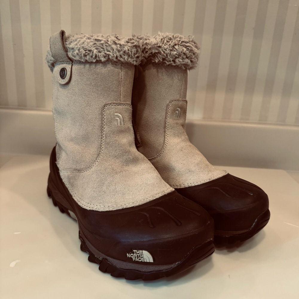 The North Face Women’s Winter Zip Up Snow Boots